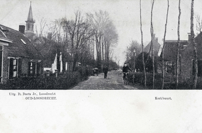 13383 Gezicht in de Oud-Loosdrechtsedijk met bebouwing te Oud-Loosdrecht (gemeente Loosdrecht) uit het westen.N.B. De ...